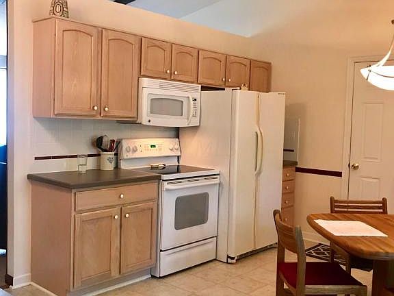 2nd image of 317 Willow Pl