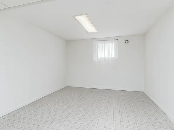 2321 East 24th Street image 23 of 29