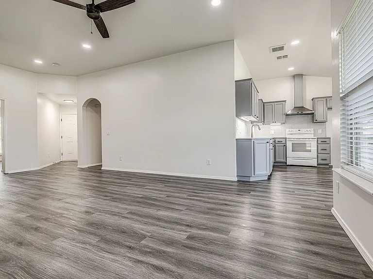 18304 Tambor Dr — Photo 5