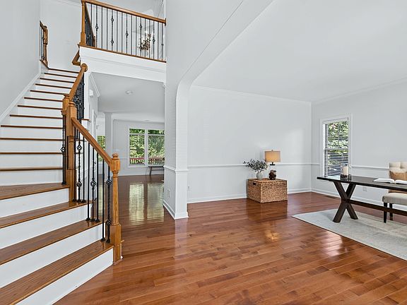 3rd image of 808 City Walls St