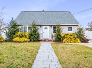 165 Chamberlin St, Oceanside, NY