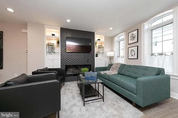 2 bed, 1.5 bath, 1178 sqft, $2,200 — Photo 4