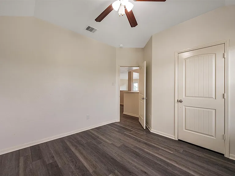 106 Crown Point Ct — Photo 17