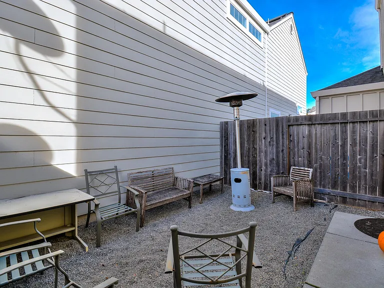2569 N Village Dr — Photo 5