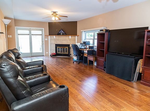 5th image of 490 Illinois Blvd