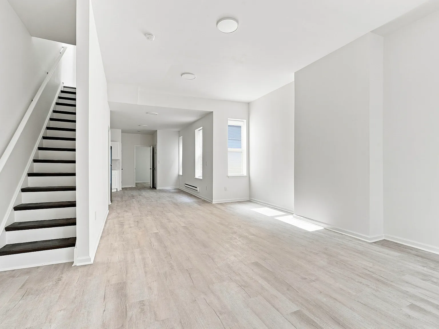 4 bed, 1.5 bath, 1458 sqft, $2,200 — Photo 3