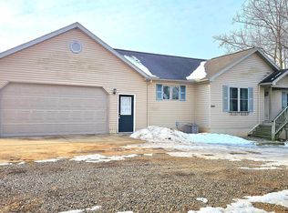 10513 Loughrea Ln, Cement City, MI 49233