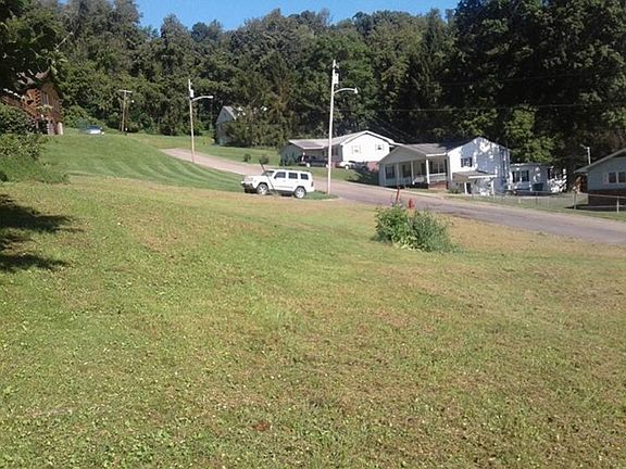 2nd image of W Woodland Ave
