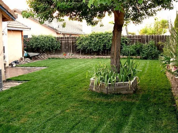 1335 Colombard Dr, Madera, CA 93637