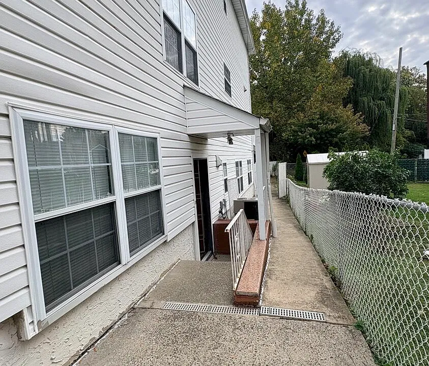 35 Marie St #1F