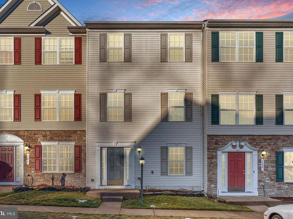 1st image of 104 Clearwater Ct