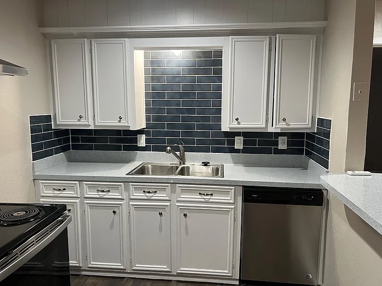 Kenwood Heights Apartments — Photo 27
