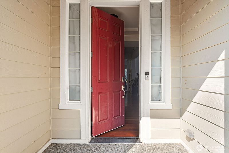 2nd image of 1825 Redmond Place NE