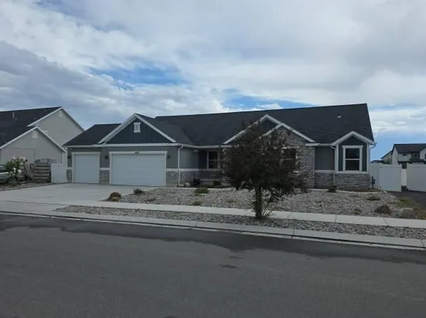 480 E Delano Peak Rd, Eagle Mountain, UT 84005