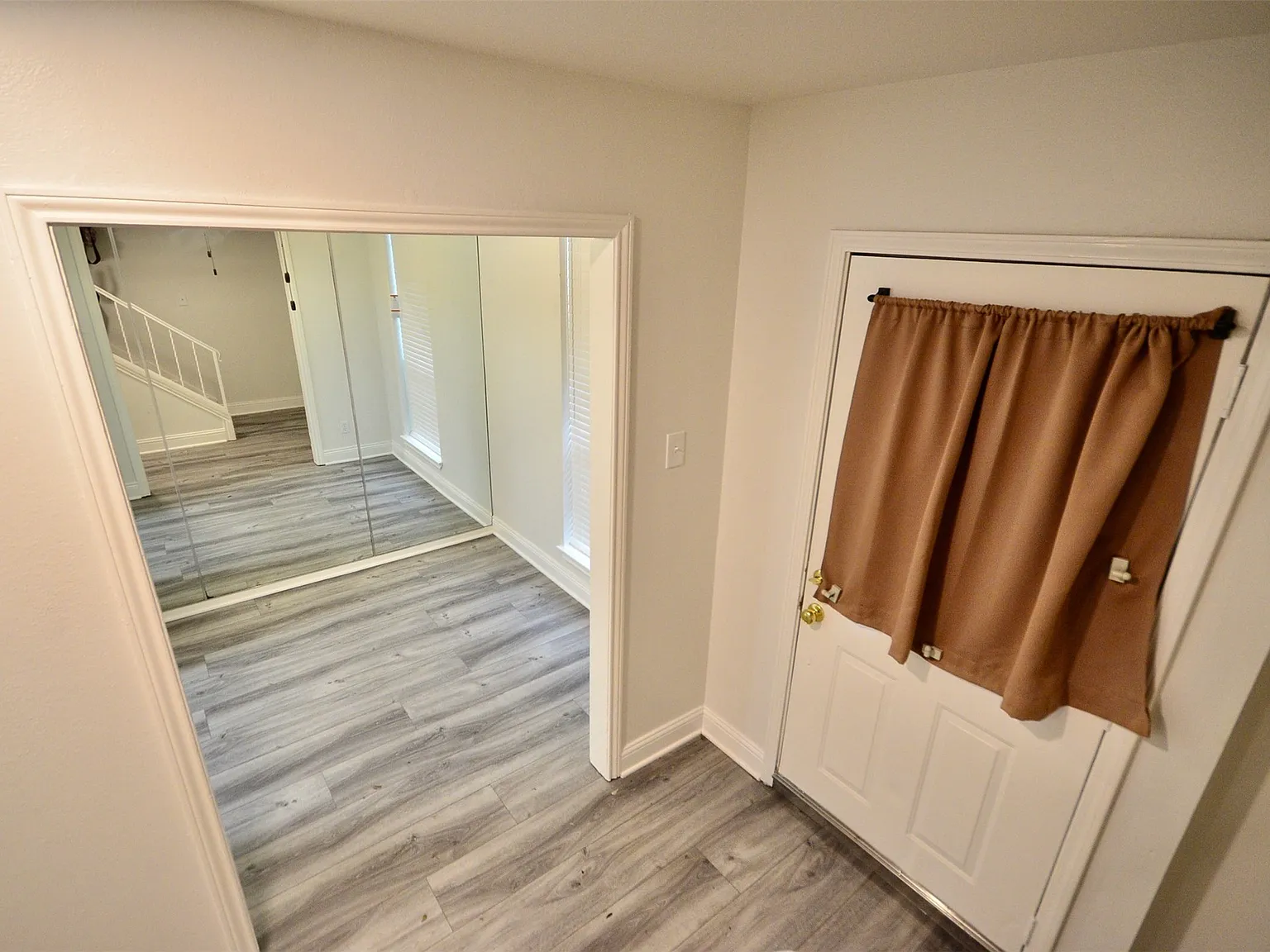 2 bed, 1.5 bath, 1280 sqft, $1,650 — Photo 4