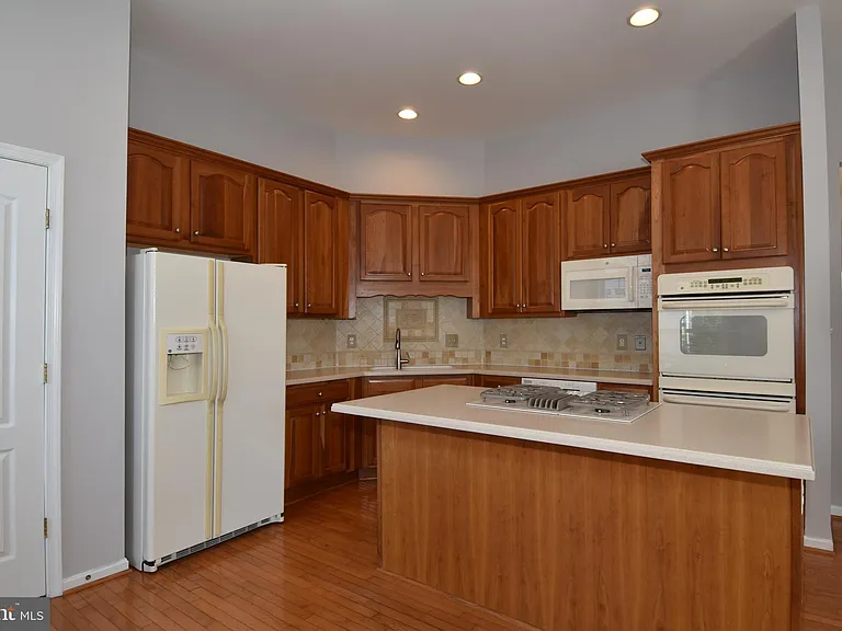 21957 Windover Dr — Photo 8