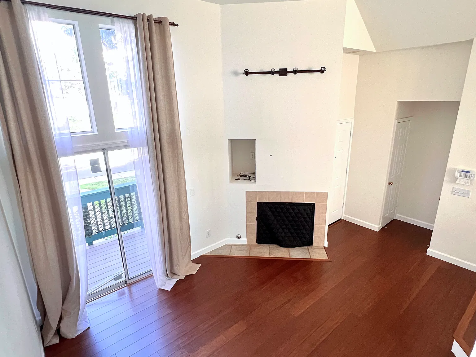 2 bed, 2.5 bath, 1178 sqft, $3,600 — Photo 4