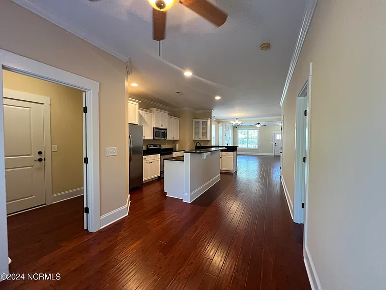 1211 Daisy Ct — Photo 7