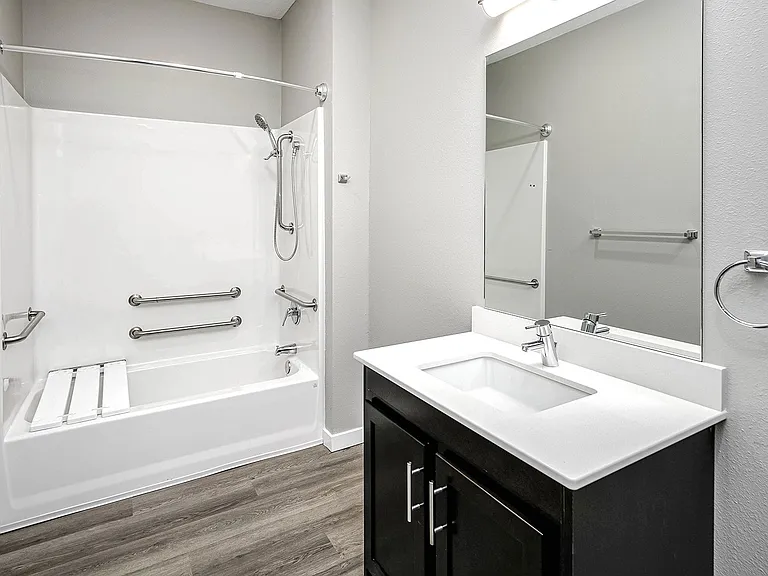 Cross Creek Apartments — Photo 15