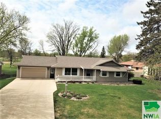 1610 E Park St, Sheldon, IA 51201