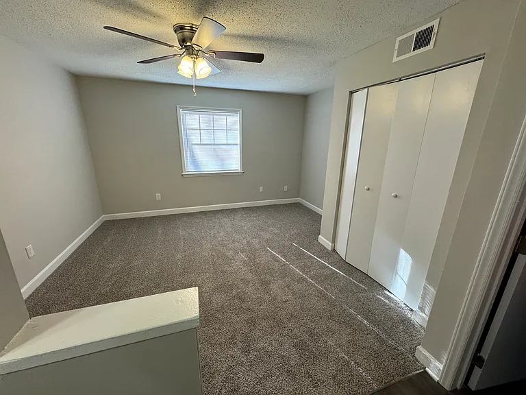 Avery Close Condominiums — Photo 42