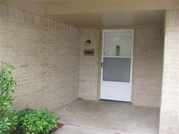 3rd image of 14820 Green Valley Dr