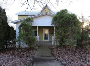 715 N Main St, Veedersburg, IN 47987