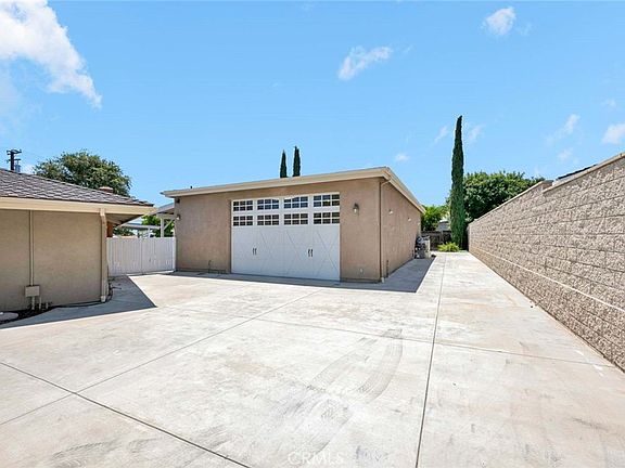 4th image of 18381 Serrano Ave