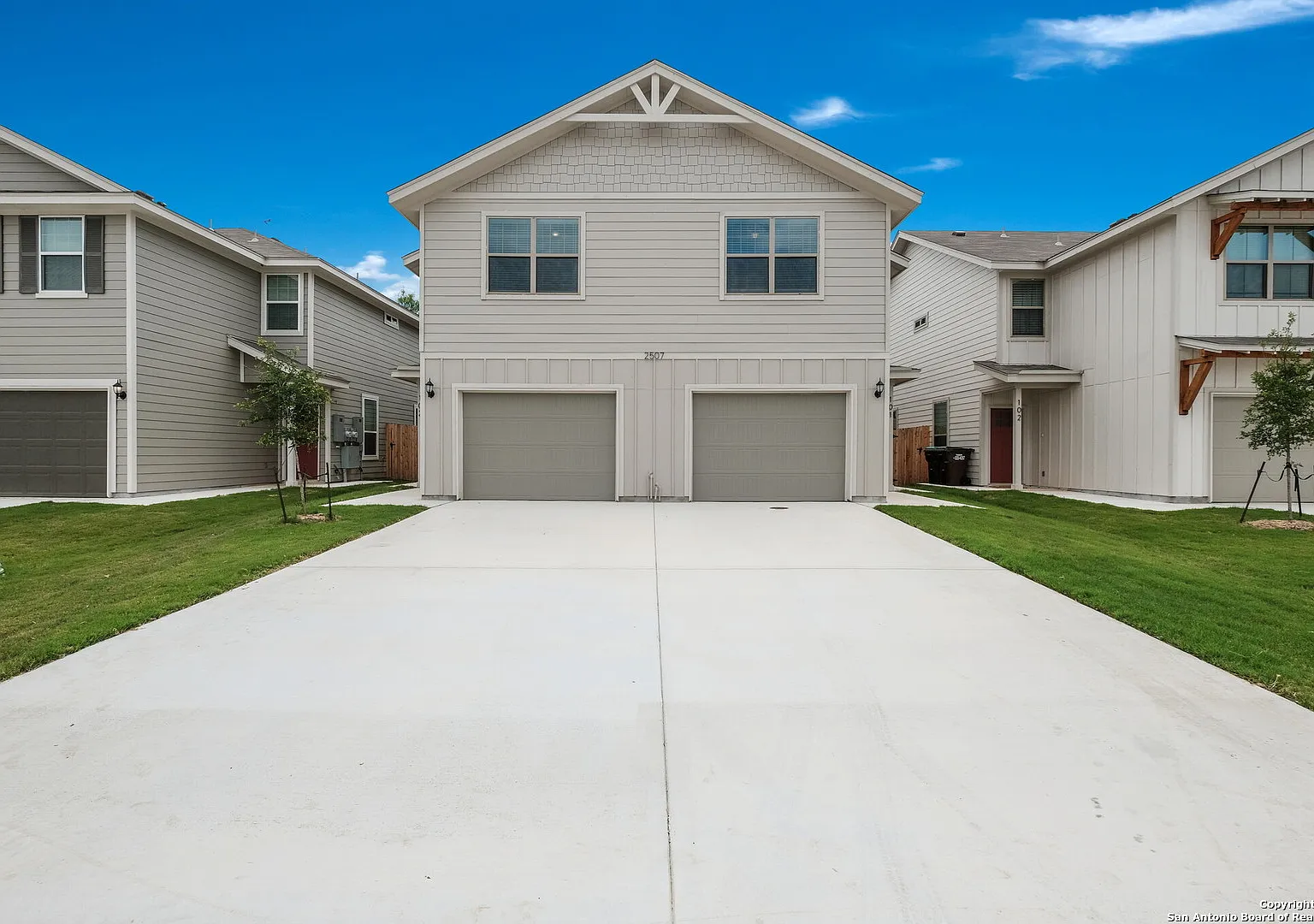 2507 Lynwood Bnd — Photo 1