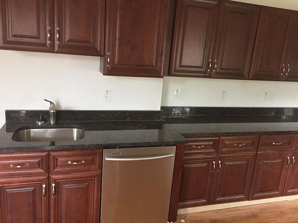 2nd image of 115 Wilson St