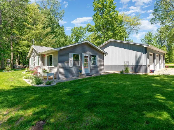 225 Kimberly Dr, Prudenville, MI 48651