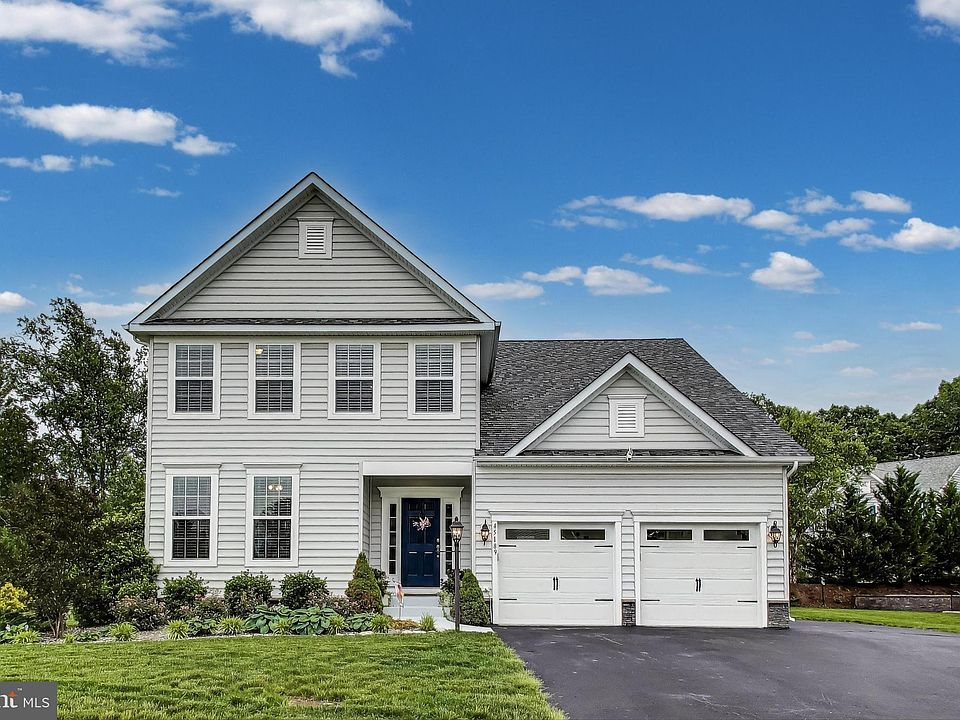 1st image of 45189 Woodhaven Dr