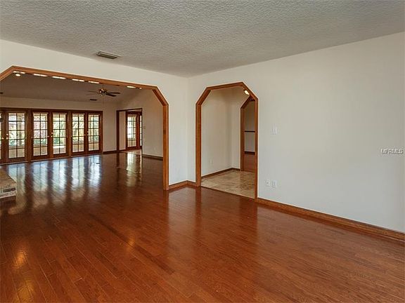 2nd image of 2426 Pershing Oaks Pl