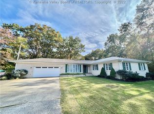 1 Sourwood Ln, Madison, WV