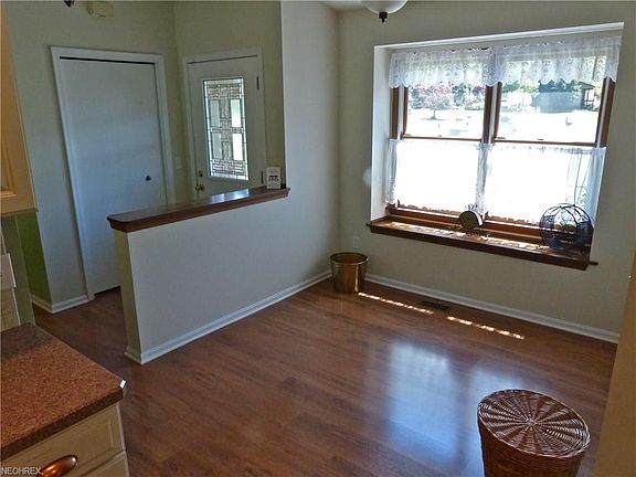 3rd image of 9163 Matthew Ct