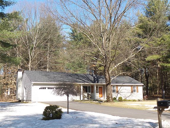 4th image of 10 Cedar Ln