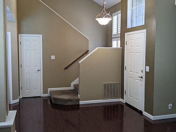 3rd image of 8520 Giverny Cir
