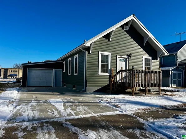 203 W Washington St, Elk Point, SD 57025