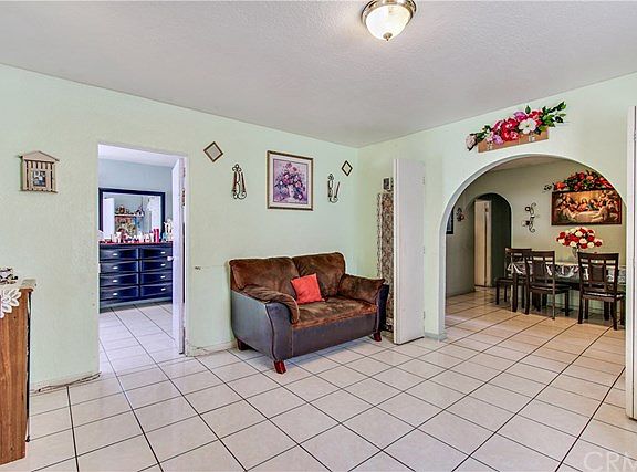 5th image of 1213 W McFadden Ave