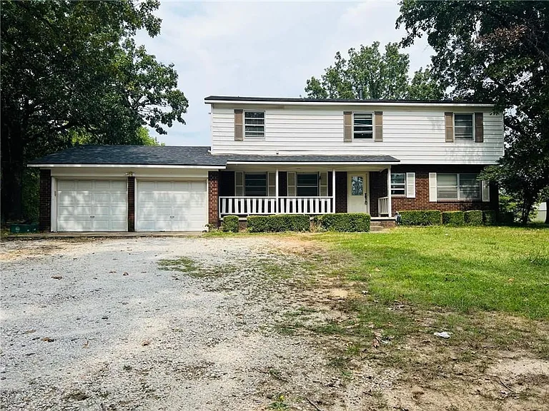 1720 E Zion Rd — Photo 1