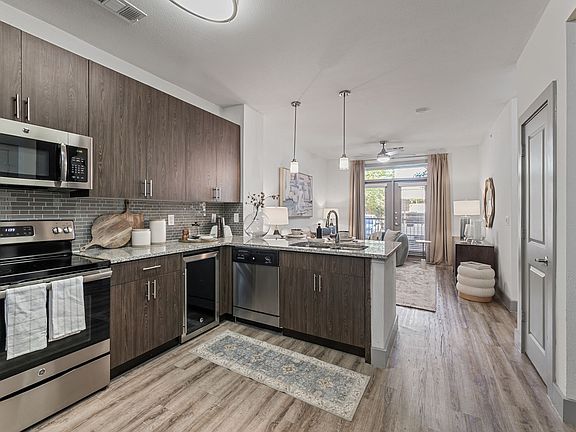 3rd image of 11138 Huebner Rd #425