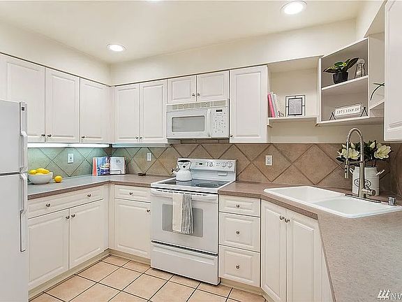 Kitchen; Fridge, microwave, and under-cabinet lighting have been updated since picture was taken