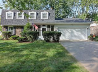 1297 E Hull Dr, Wheaton, IL 60189