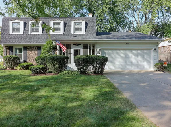 1297 E Hull Dr, Wheaton, IL 60189