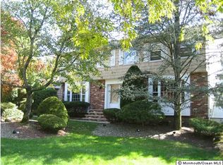 5 Saxon Ct, Manalapan, NJ 07726