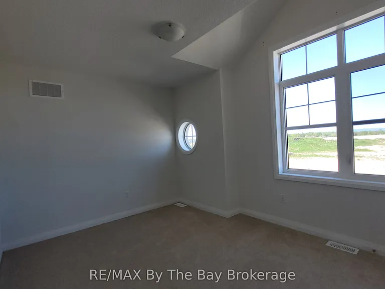194 Union Blvd — Photo 26