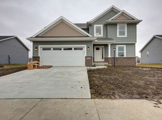 2011 Kinley Dr, Mahomet, IL 61853