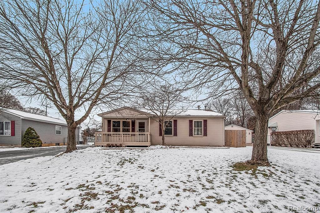 435 Reeves, Pinckney, MI 48169 Zillow
