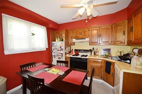 1st Floor Eat in Kitchen