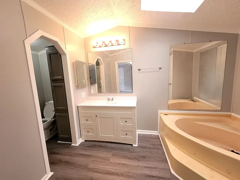 211 E 1st St #35 — Photo 6